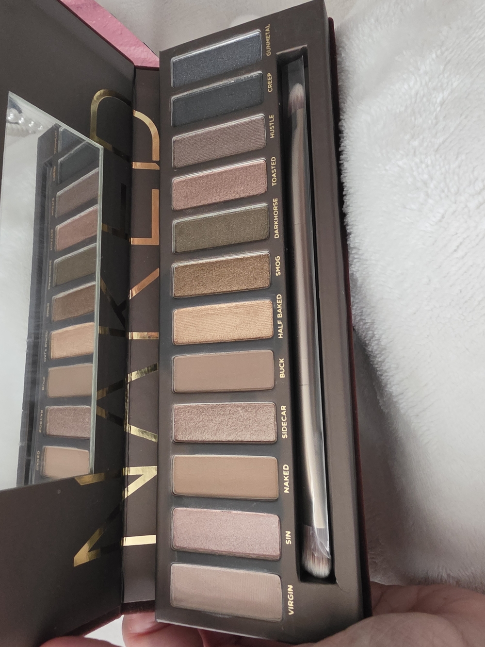 Urban Decay Naked Heart Eyeshadow Palette with Pink Packaging - Picture 4 of 8